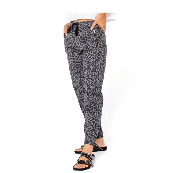 New With tags leopard print joggers - Picture 2 of 4